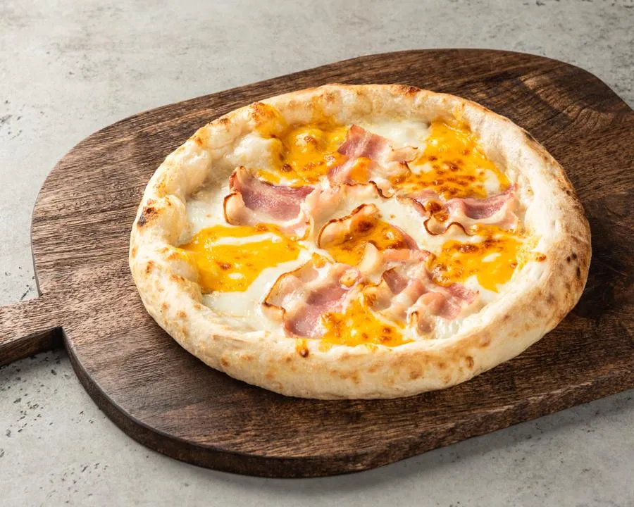 Неаполитанская "С беконом и чеддером"
