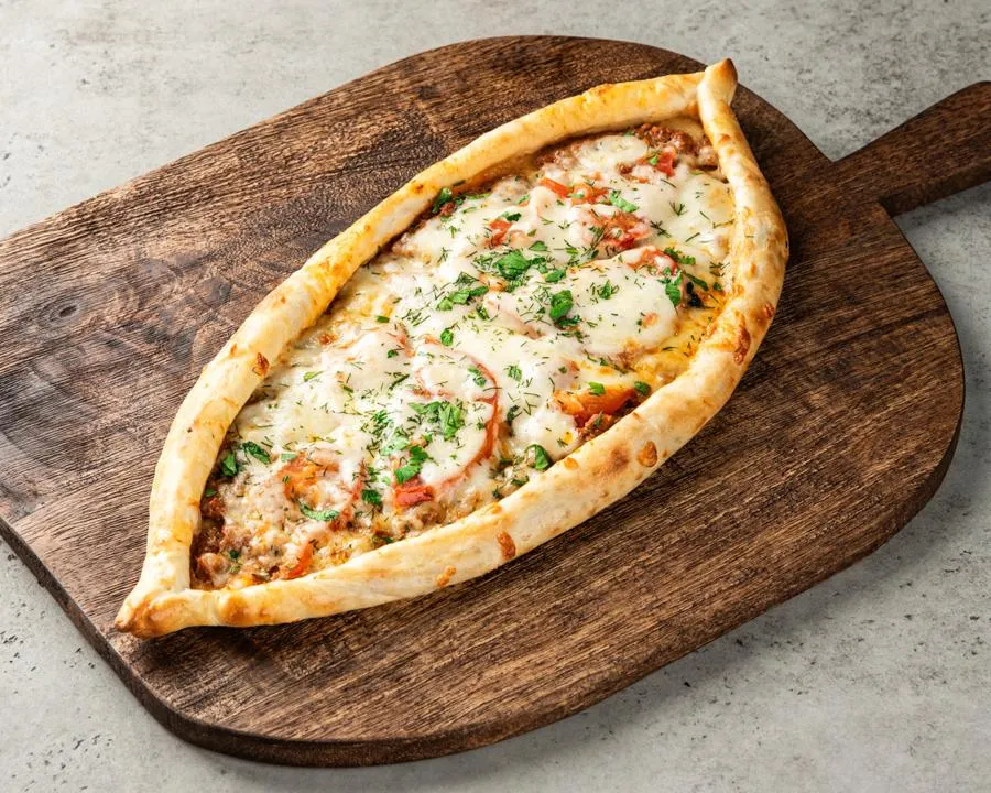 Пиде с помидорами