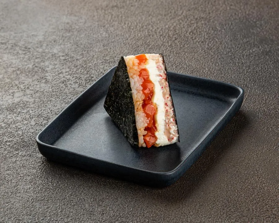 Онигири с форелью