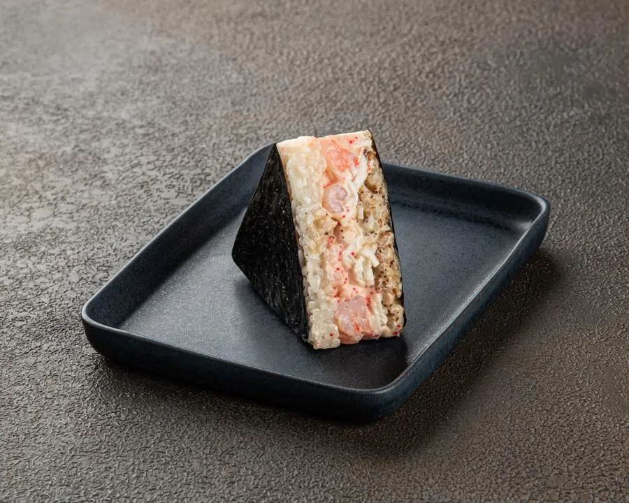 Онигири с креветкой и крабом